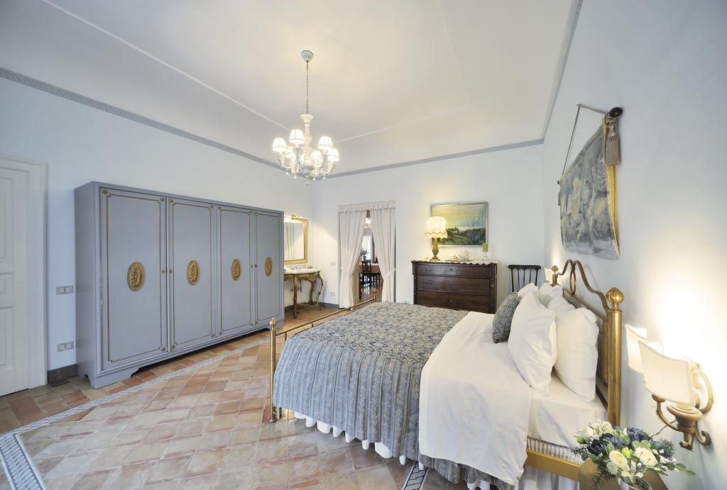 Residenza Matarazzo E Le Sue Soffitte Apartment Castellabate Luaran gambar