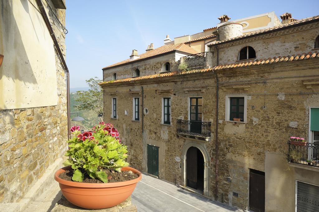Residenza Matarazzo E Le Sue Soffitte Apartment Castellabate Luaran gambar