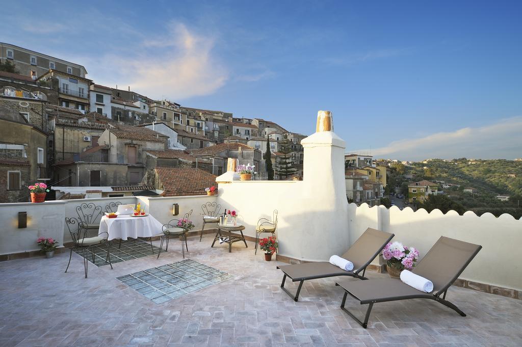Residenza Matarazzo E Le Sue Soffitte Apartment Castellabate Luaran gambar