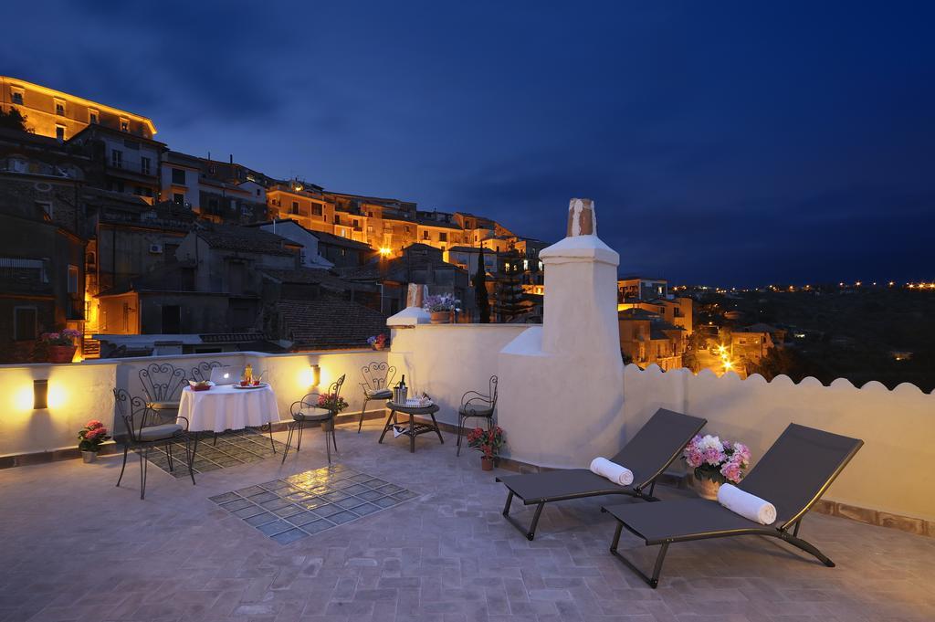 Residenza Matarazzo E Le Sue Soffitte Apartment Castellabate Luaran gambar