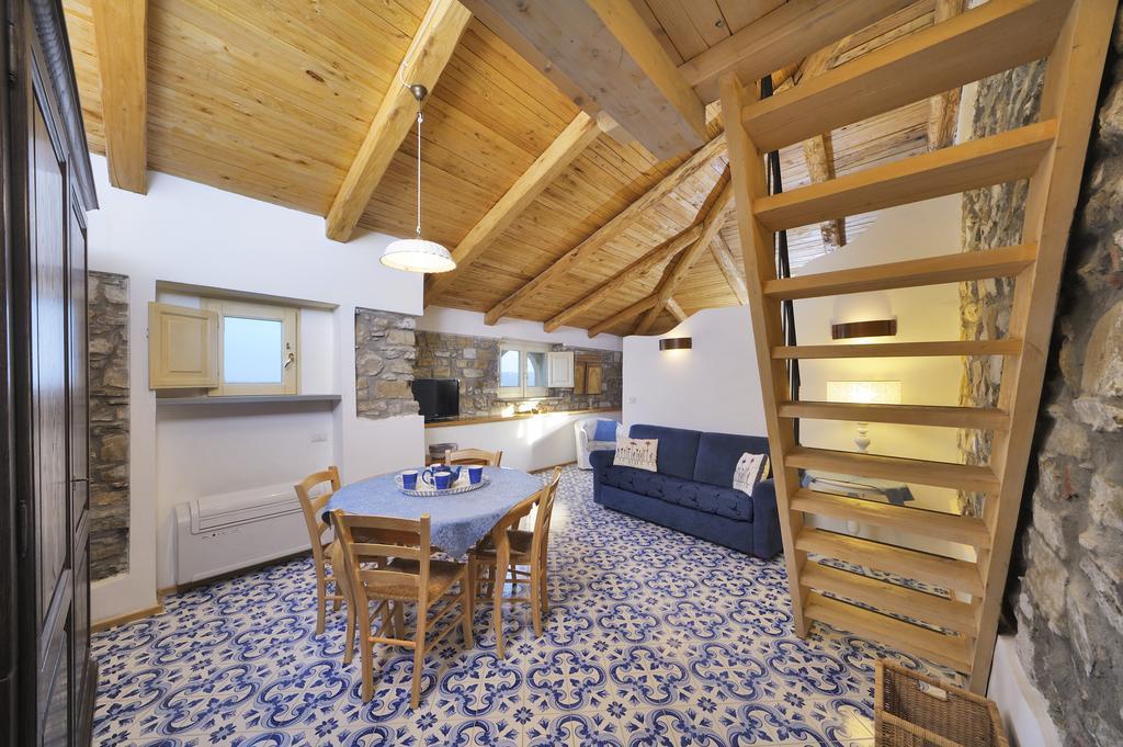 Residenza Matarazzo E Le Sue Soffitte Apartment Castellabate Luaran gambar