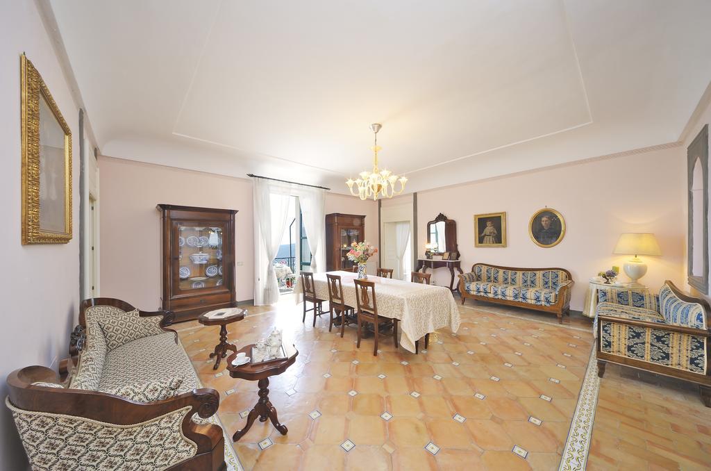 Residenza Matarazzo E Le Sue Soffitte Apartment Castellabate Bilik gambar