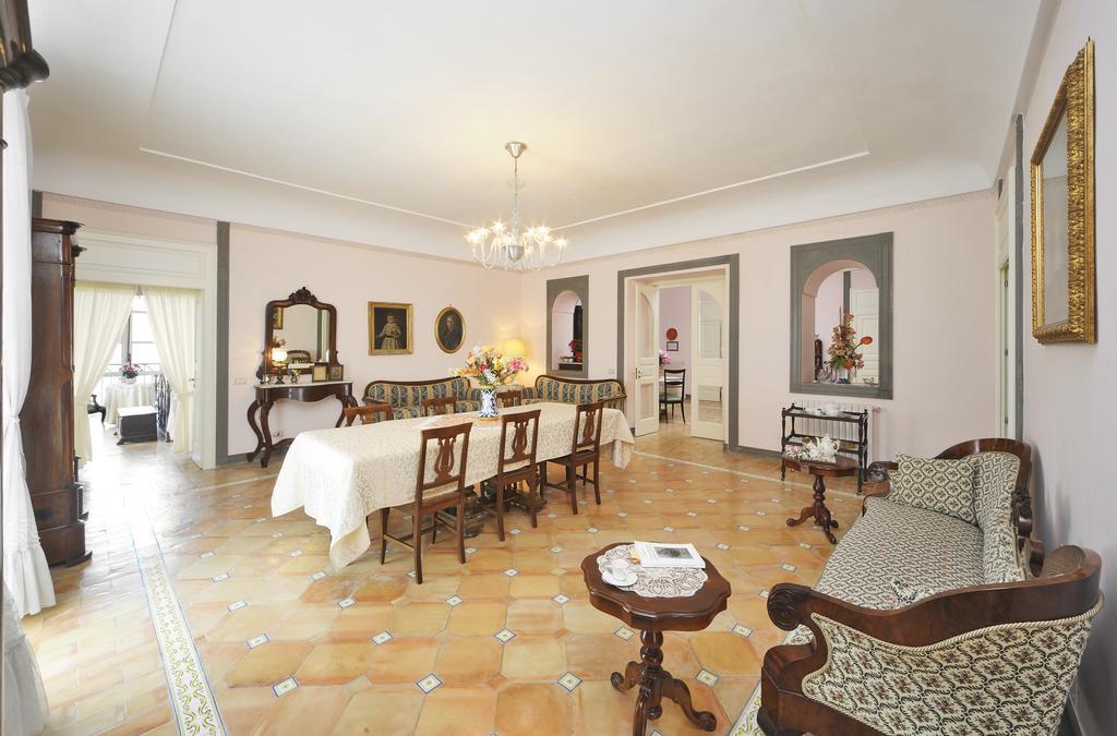 Residenza Matarazzo E Le Sue Soffitte Apartment Castellabate Bilik gambar