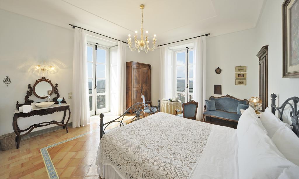 Residenza Matarazzo E Le Sue Soffitte Apartment Castellabate Bilik gambar