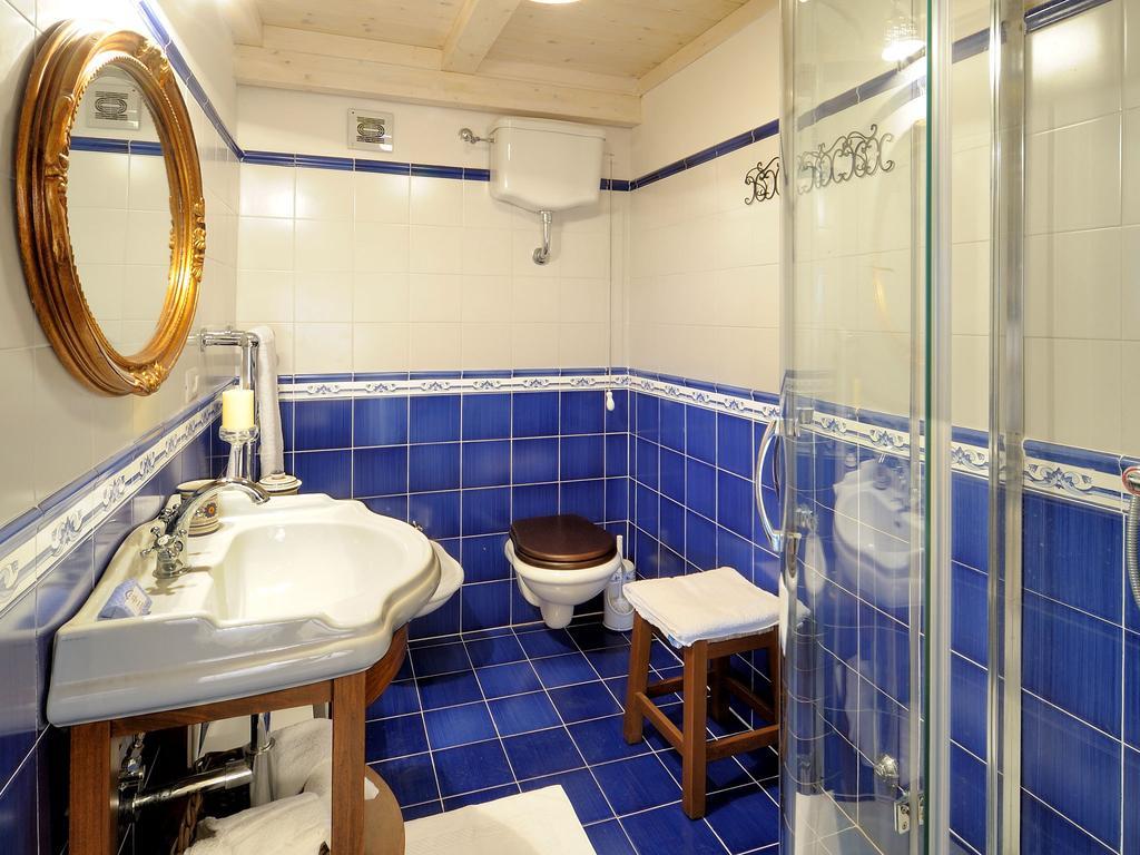 Residenza Matarazzo E Le Sue Soffitte Apartment Castellabate Bilik gambar