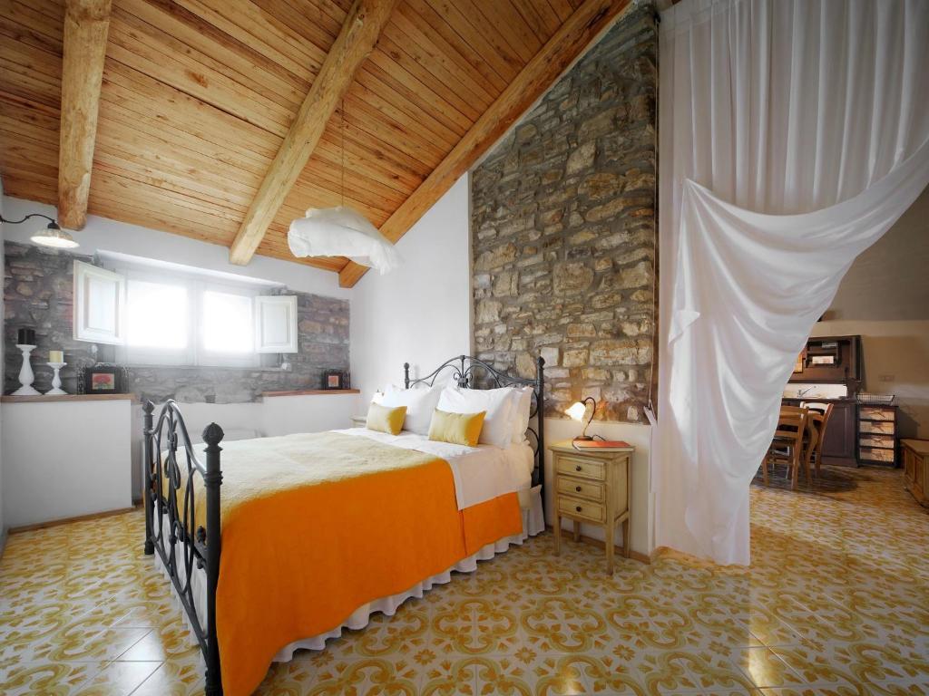 Residenza Matarazzo E Le Sue Soffitte Apartment Castellabate Bilik gambar