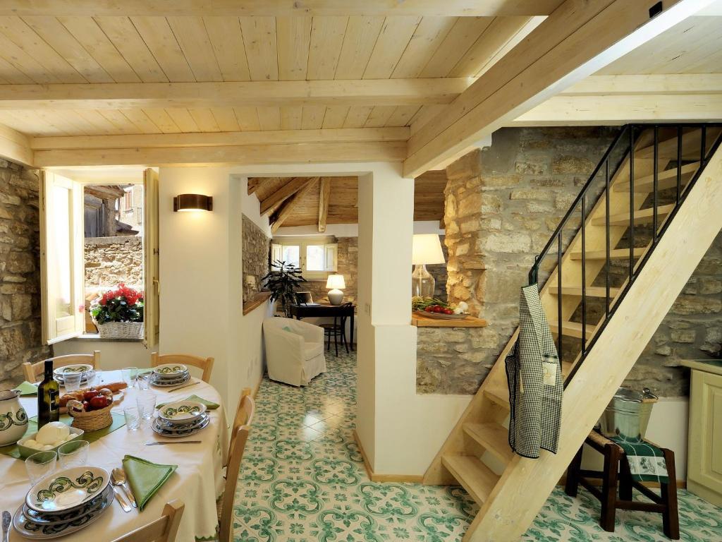 Residenza Matarazzo E Le Sue Soffitte Apartment Castellabate Bilik gambar