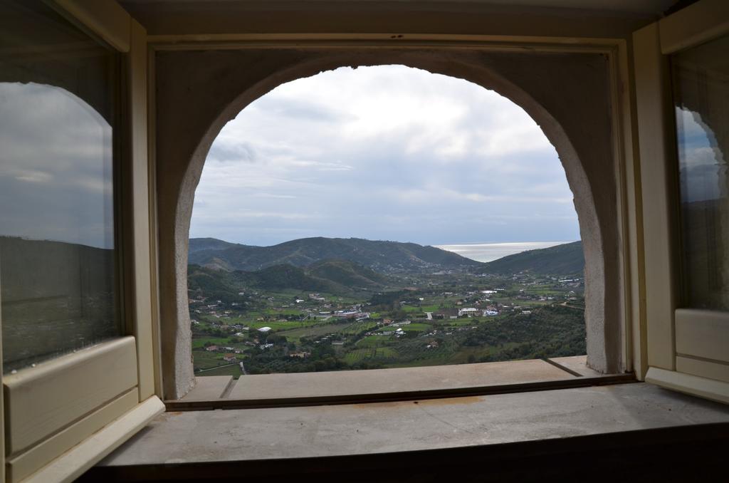 Residenza Matarazzo E Le Sue Soffitte Apartment Castellabate Luaran gambar